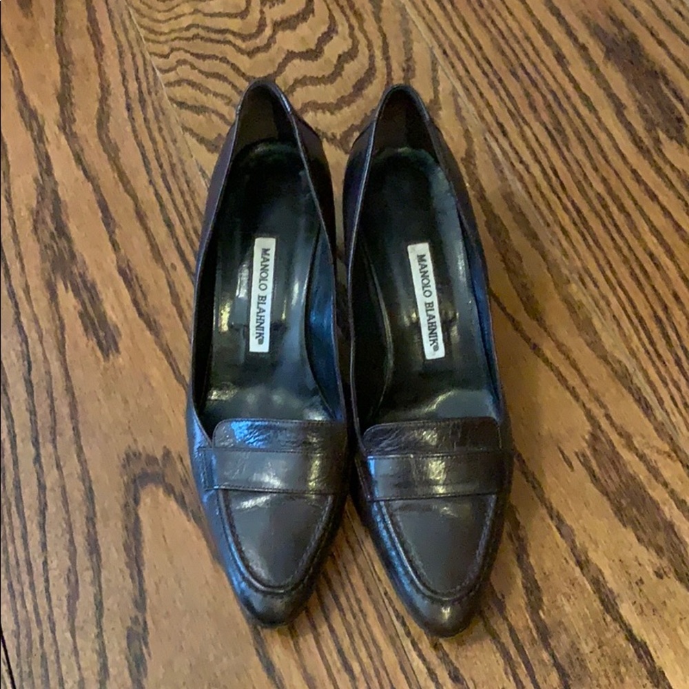 Manolo Blahnik Italian leather kitten heels